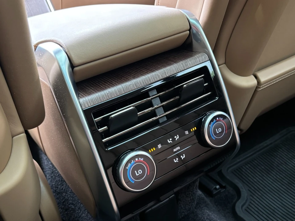 2025 Land Rover Range Rover L460 - Image 30 of 31