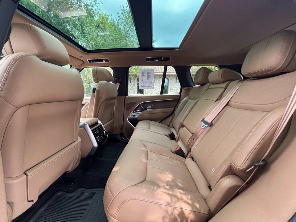 2025 Land Rover Range Rover L460 - Image 15 of 31