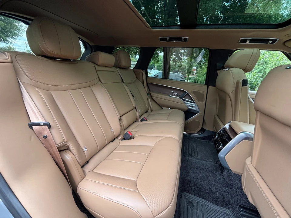 2025 Land Rover Range Rover L460 - Image 21 of 31