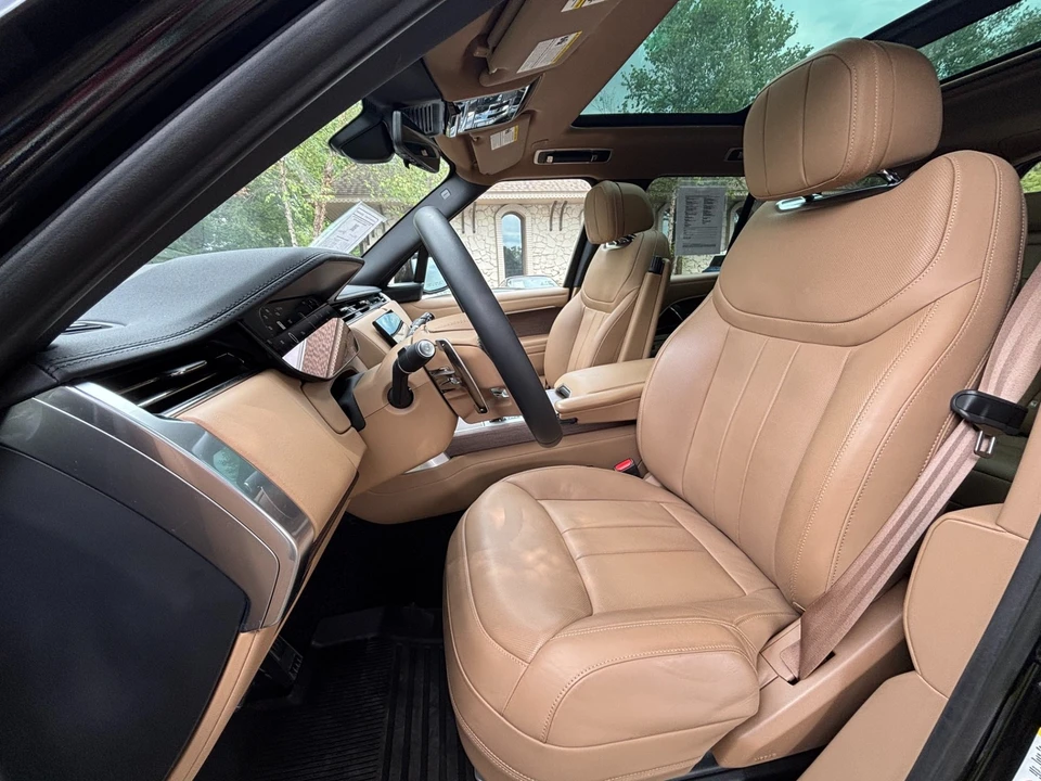2025 Land Rover Range Rover L460 - Image 12 of 31