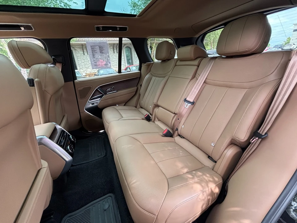 2025 Land Rover Range Rover L460 - Image 17 of 31