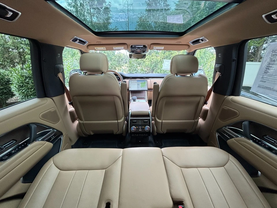 2025 Land Rover Range Rover L460 - Image 28 of 31