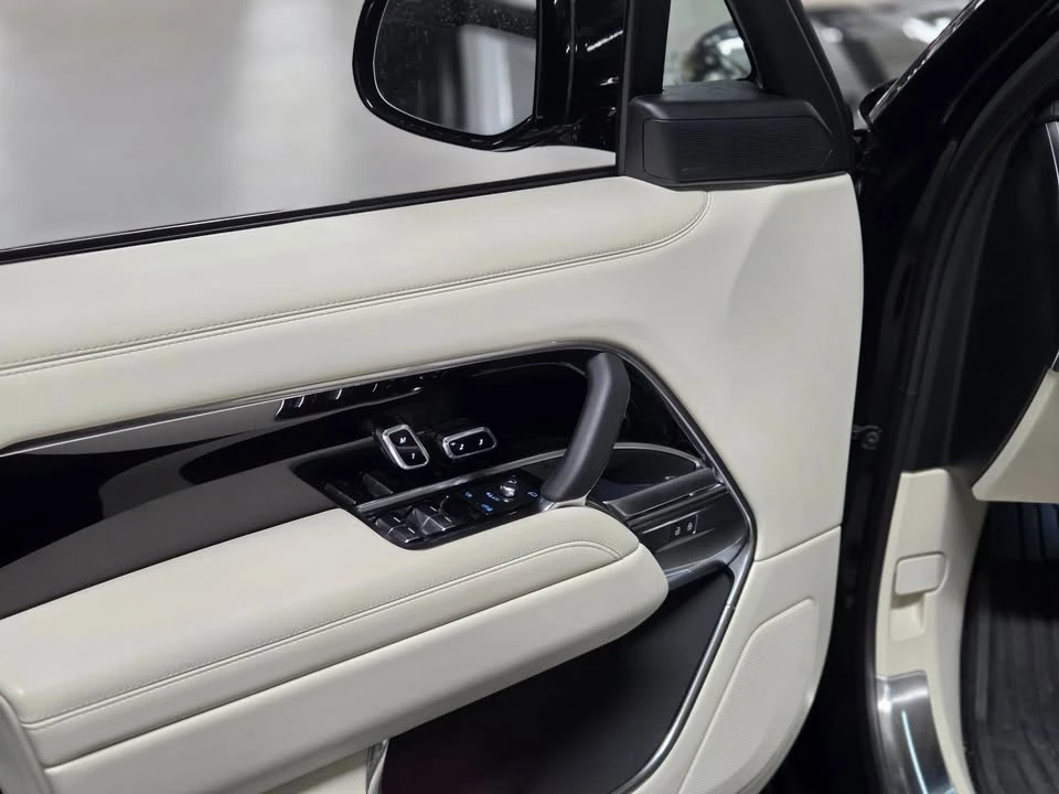2025 Land Rover Range Rover L460 - Image 20 of 20
