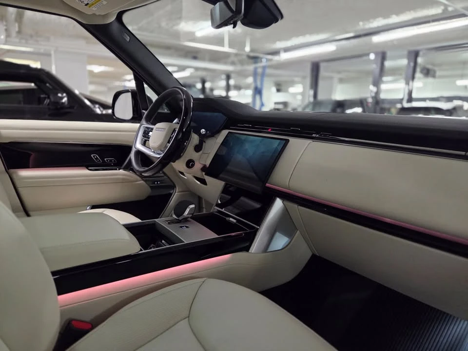 2025 Land Rover Range Rover L460 - Image 14 of 20