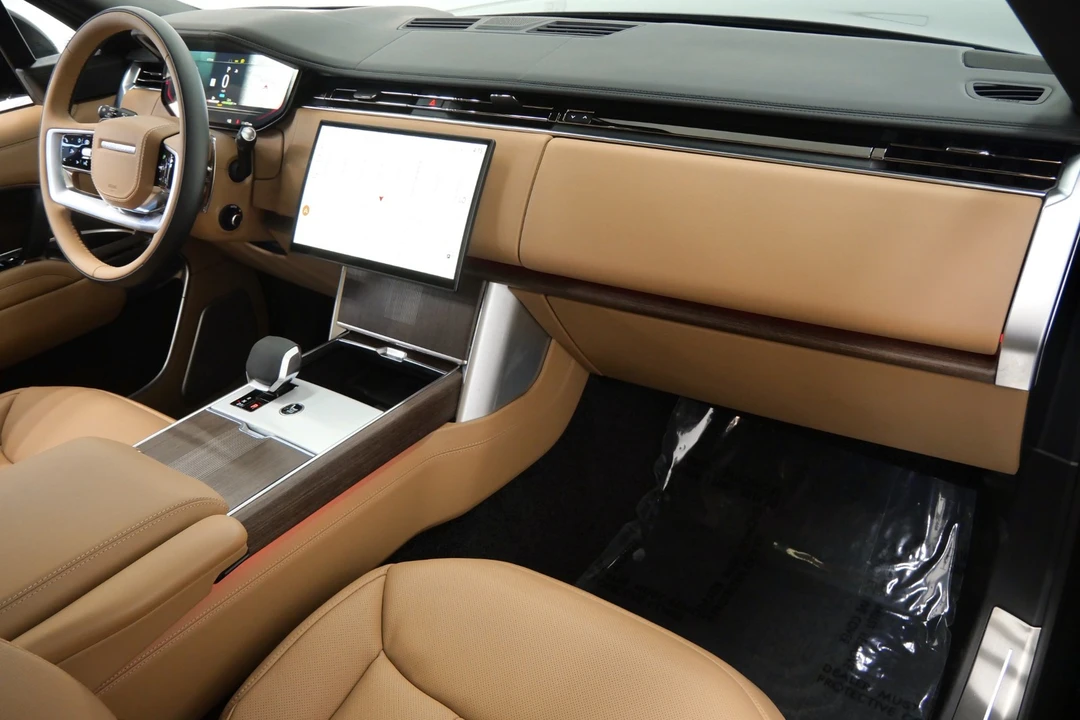 2025 Land Rover Range Rover L460 - Image 14 of 21
