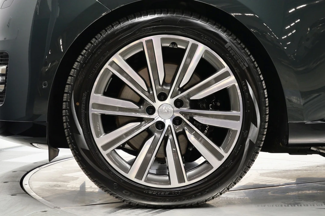 2025 Land Rover Range Rover L460 - Image 10 of 21