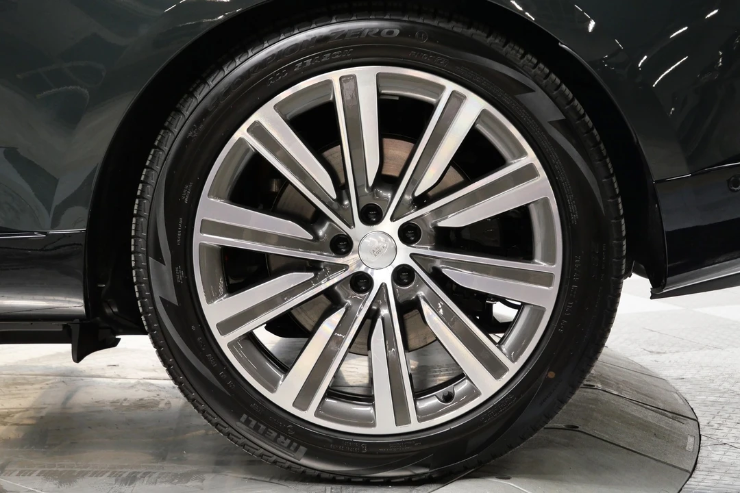2025 Land Rover Range Rover L460 - Image 11 of 21