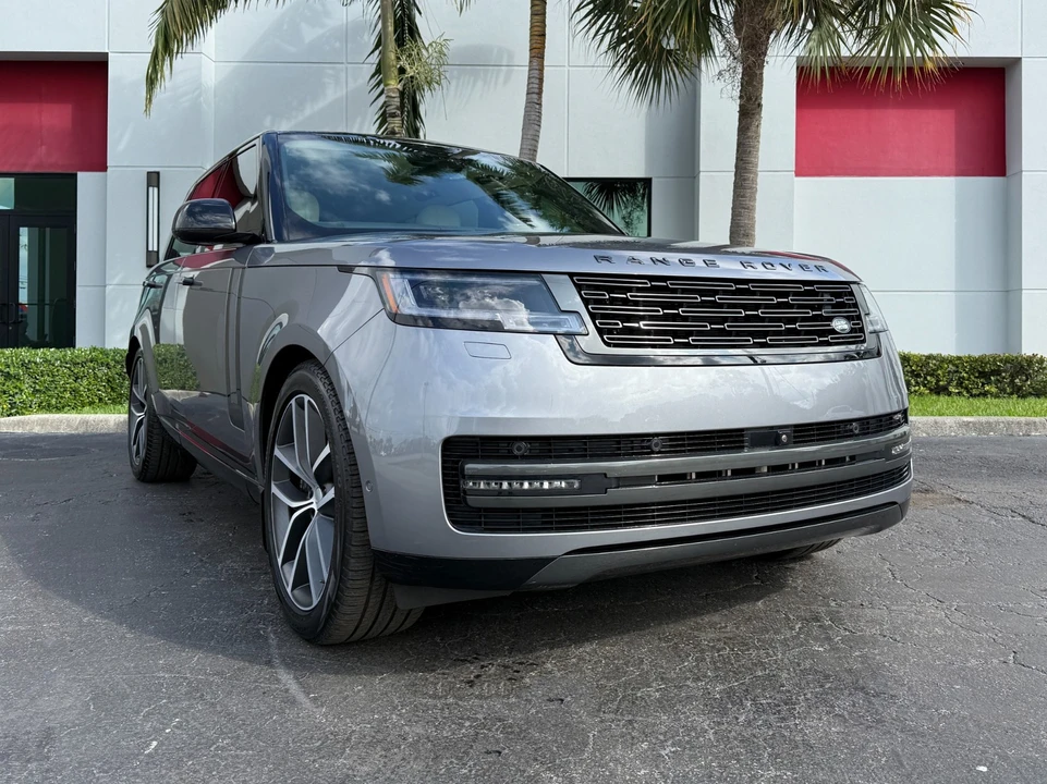 2025 Land Rover Range Rover L460 - Image 3 of 21