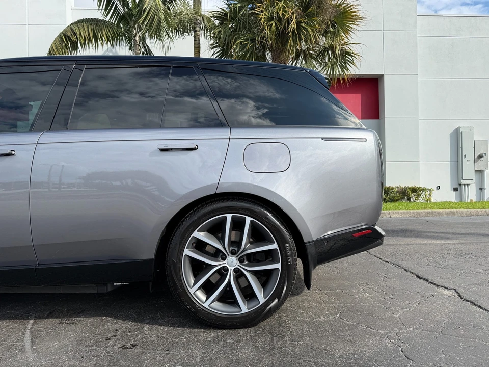 2025 Land Rover Range Rover L460 - Image 9 of 21