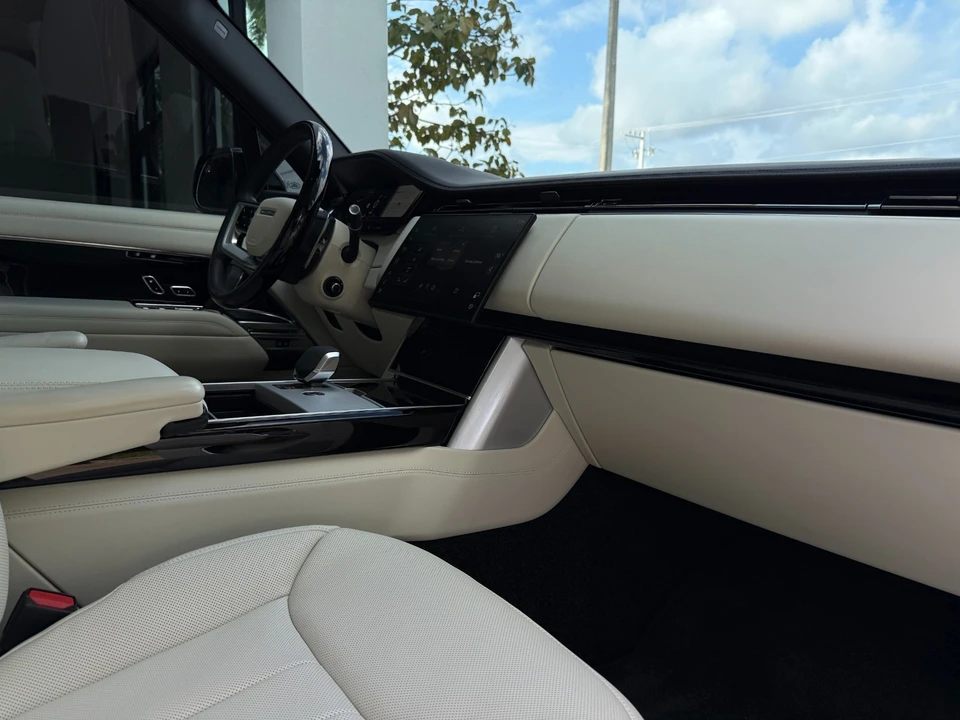 2025 Land Rover Range Rover L460 - Image 21 of 21
