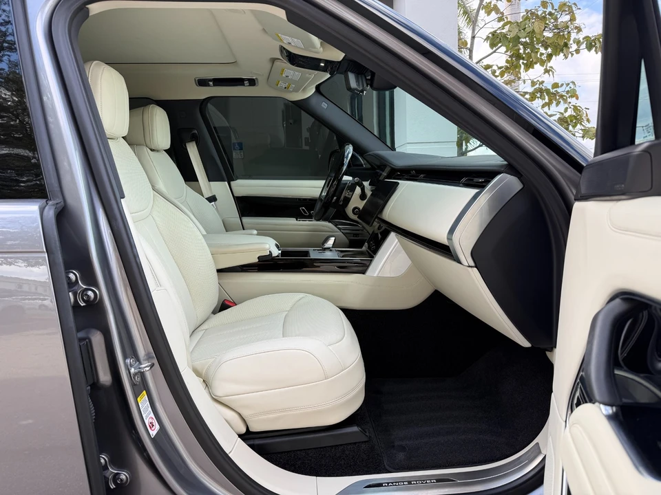 2025 Land Rover Range Rover L460 - Image 19 of 21