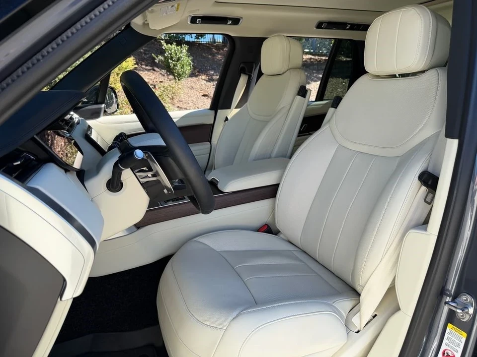2025 Land Rover Range Rover L460 - Image 17 of 21