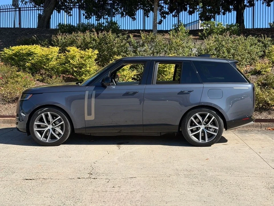 2025 Land Rover Range Rover L460 - Image 9 of 21