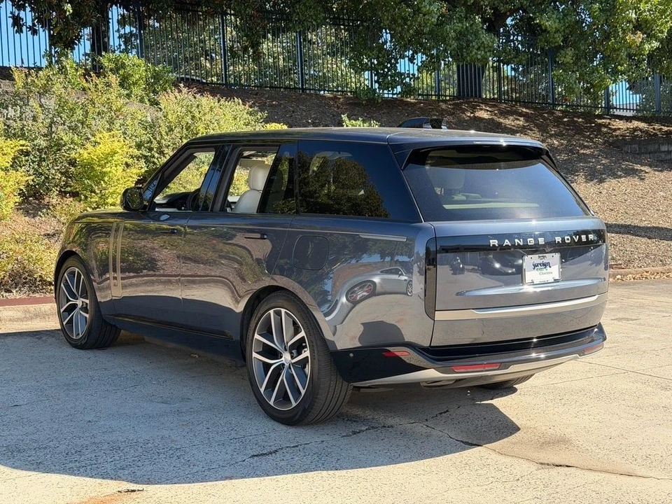 2025 Land Rover Range Rover L460 - Image 8 of 21