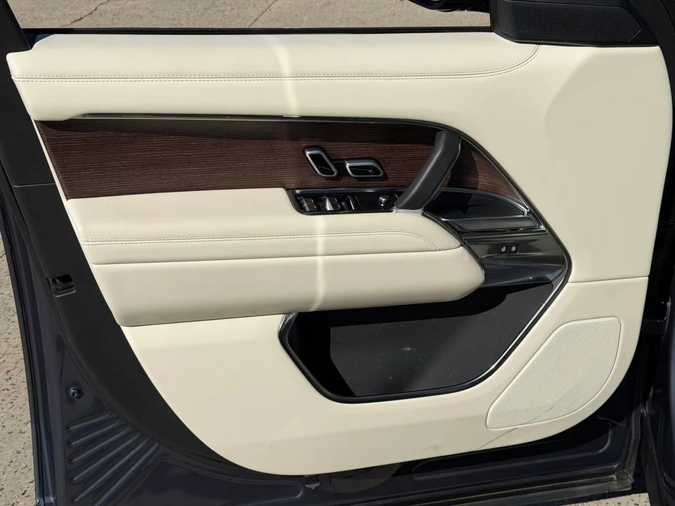 2025 Land Rover Range Rover L460 - Image 14 of 21