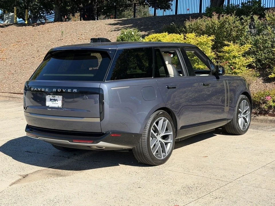 2025 Land Rover Range Rover L460 - Image 5 of 21