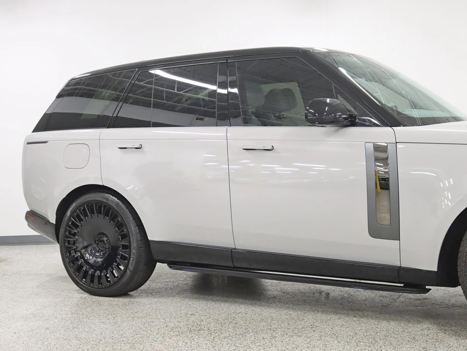 2025 Land Rover Range Rover L460 - Image 4 of 21