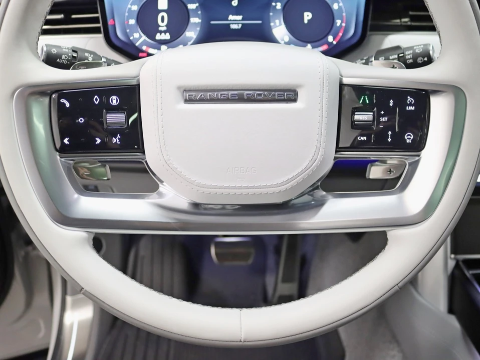 2025 Land Rover Range Rover L460 - Image 17 of 21