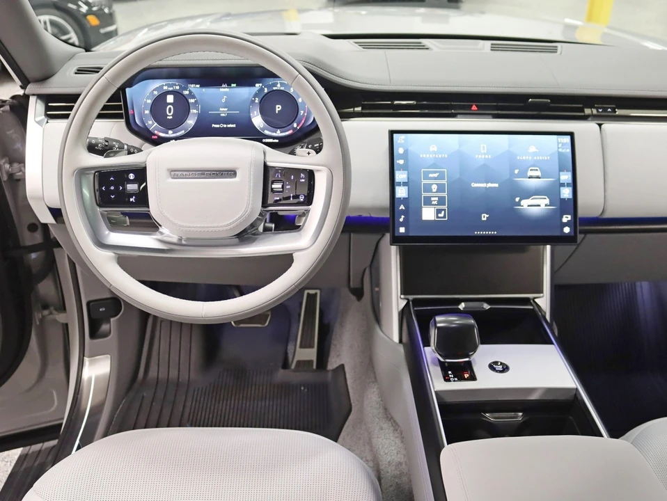 2025 Land Rover Range Rover L460 - Image 16 of 21