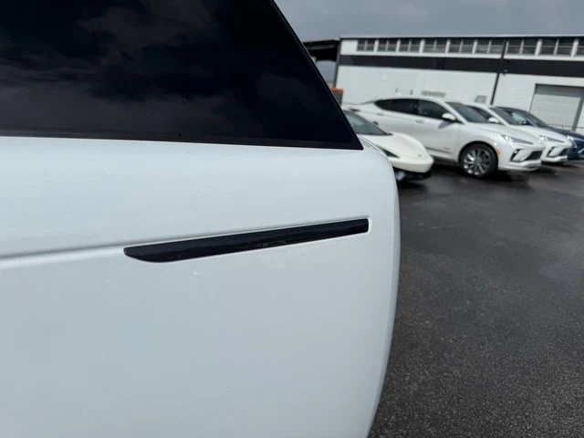 2025 Land Rover Range Rover L460 - Image 13 of 21