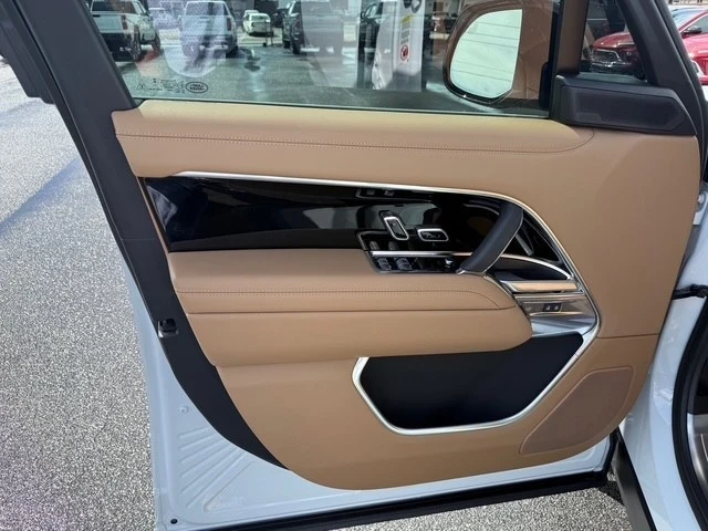2025 Land Rover Range Rover L460 - Image 16 of 21