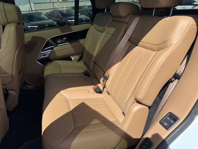 2025 Land Rover Range Rover L460 - Image 20 of 21