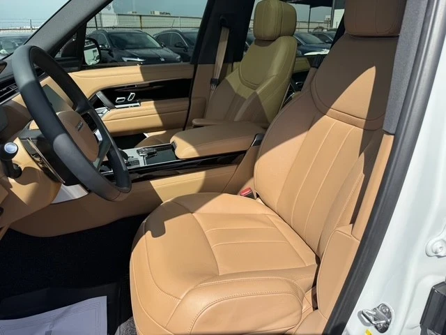 2025 Land Rover Range Rover L460 - Image 17 of 21