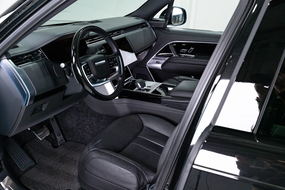2025 Land Rover Range Rover L460 - Image 16 of 21