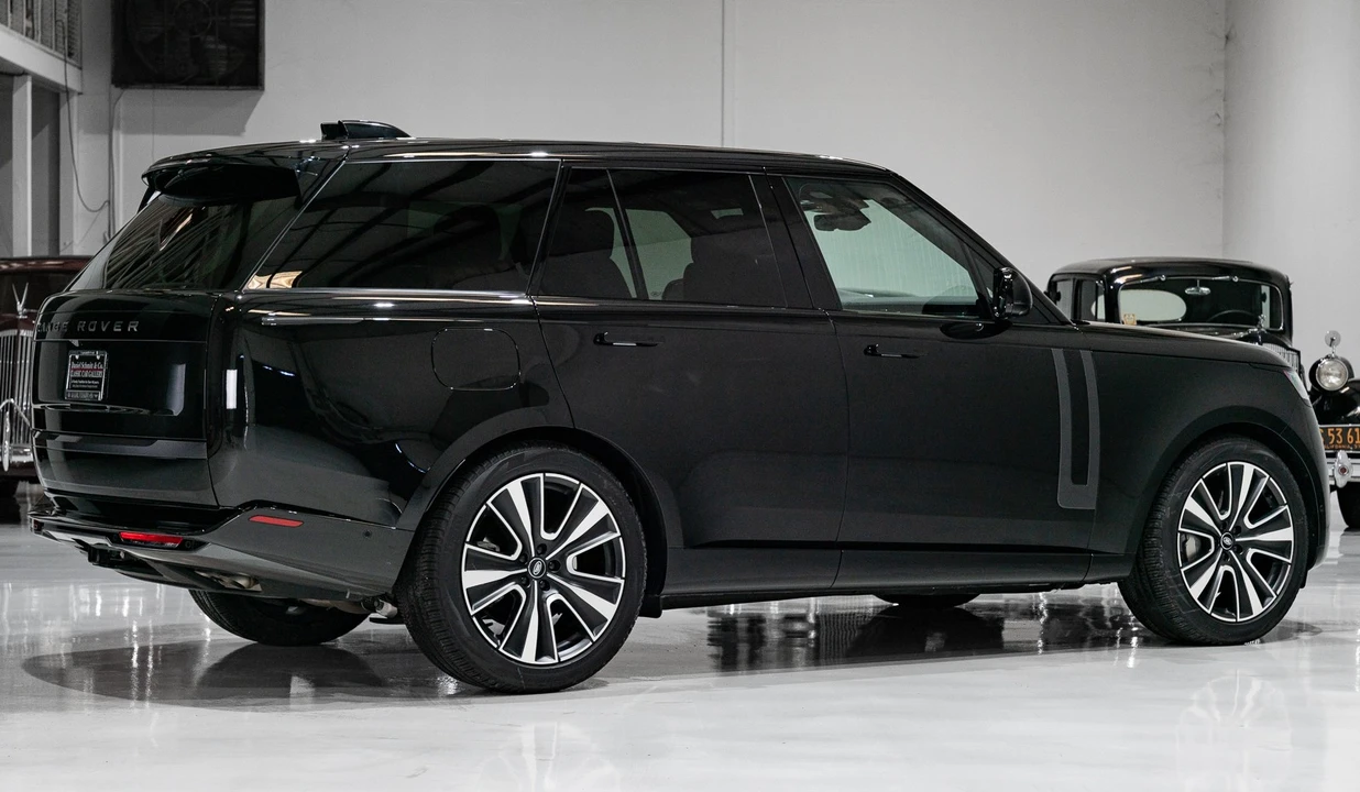 2025 Land Rover Range Rover L460 - Image 5 of 12
