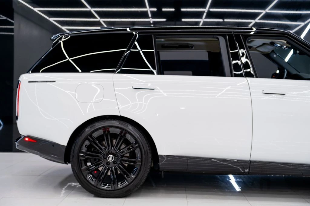 2025 Land Rover Range Rover L460 - Image 10 of 21