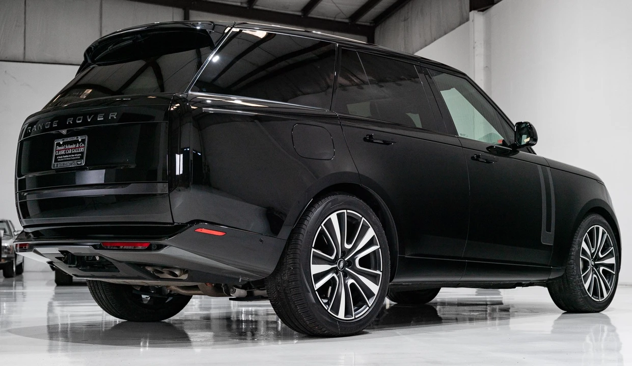 2025 Land Rover Range Rover L460 - Image 12 of 12