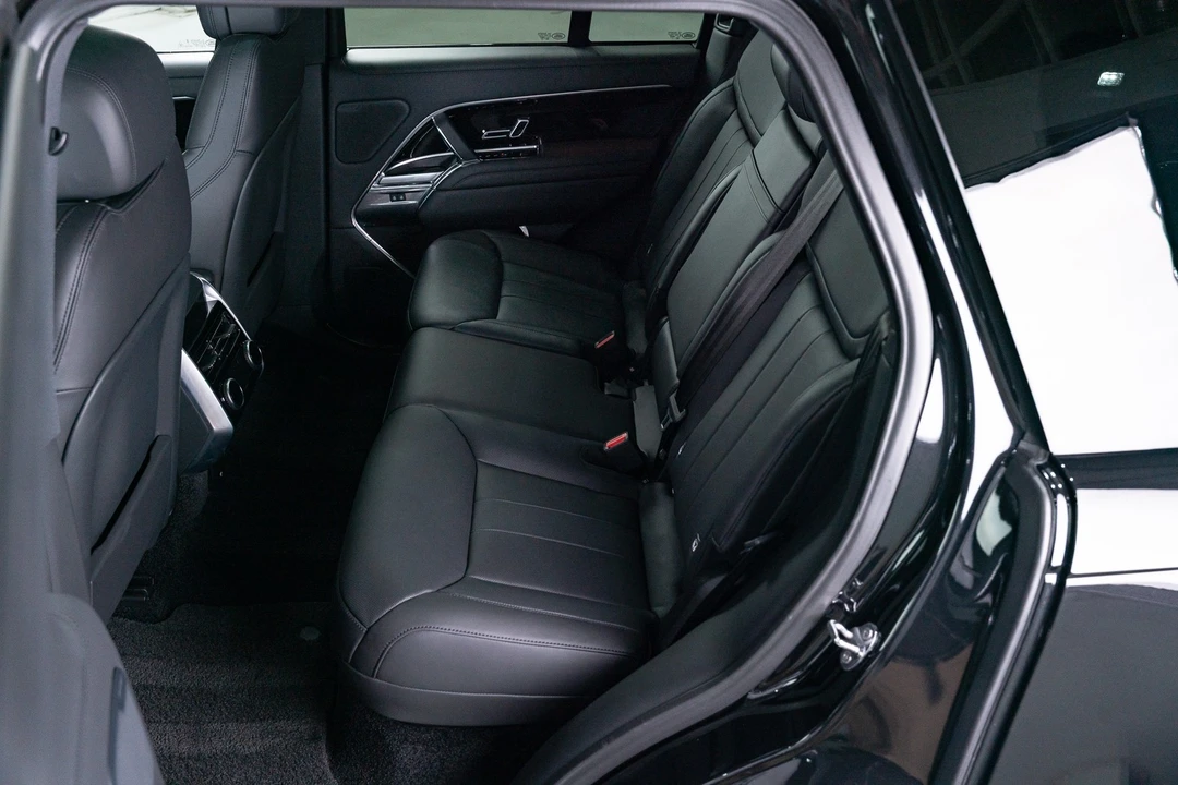 2025 Land Rover Range Rover L460 - Image 20 of 21