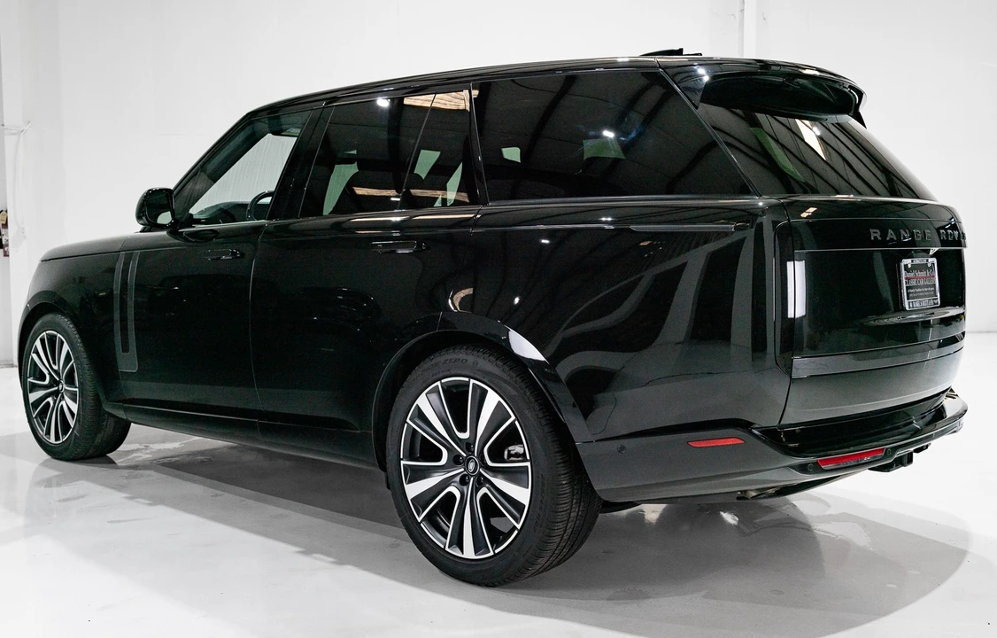 2025 Land Rover Range Rover L460 - Image 8 of 12
