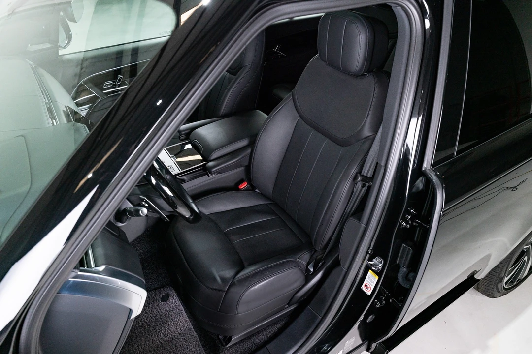 2025 Land Rover Range Rover L460 - Image 18 of 21