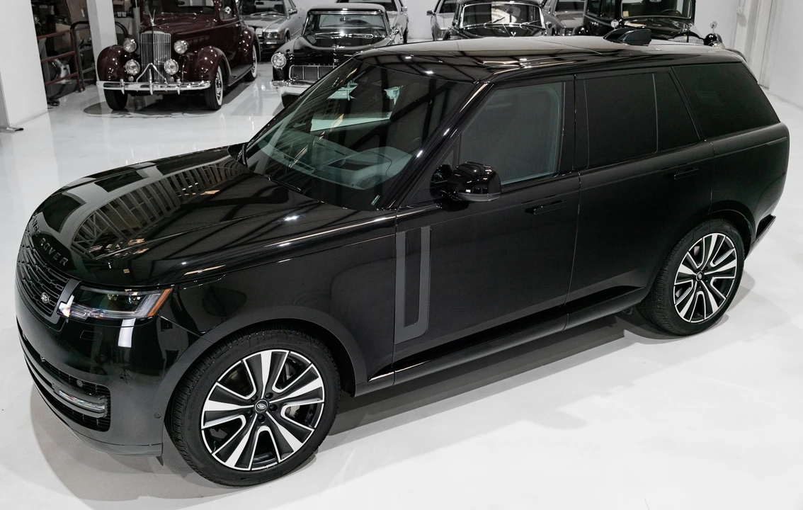 2025 Land Rover Range Rover L460 - Image 9 of 12