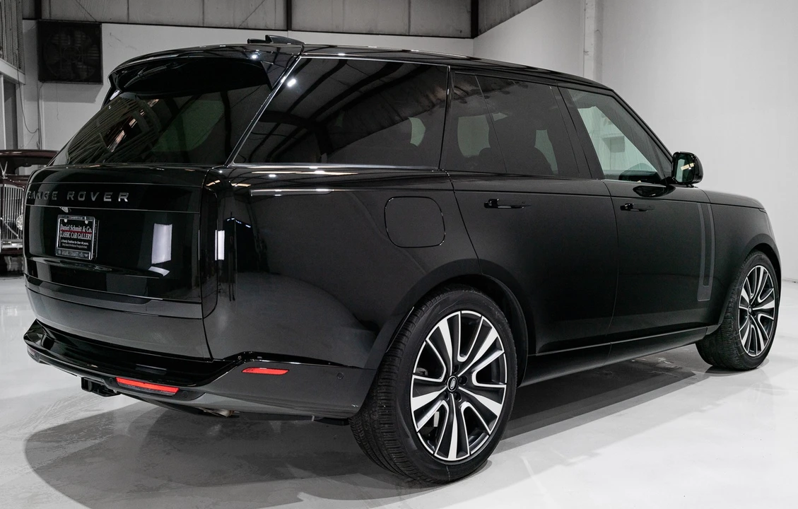 2025 Land Rover Range Rover L460 - Image 6 of 12