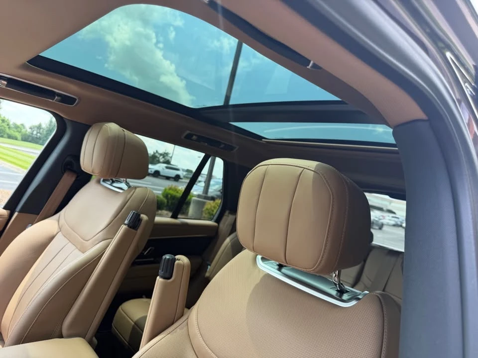 2025 Land Rover Range Rover L460 - Image 14 of 16