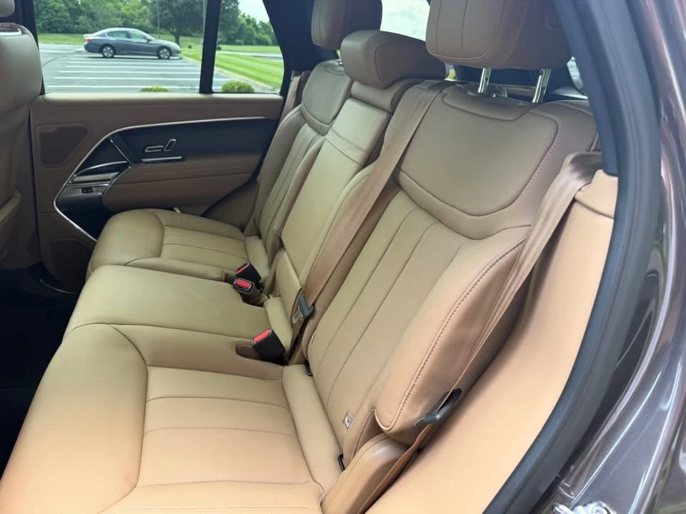 2025 Land Rover Range Rover L460 - Image 12 of 16
