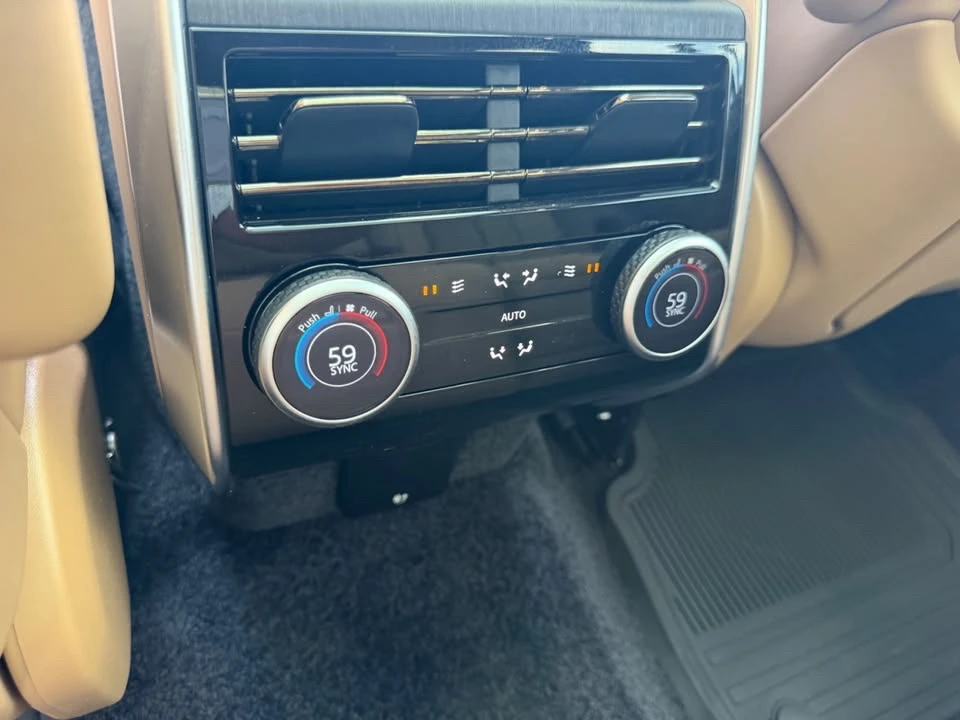 2025 Land Rover Range Rover L460 - Image 13 of 16