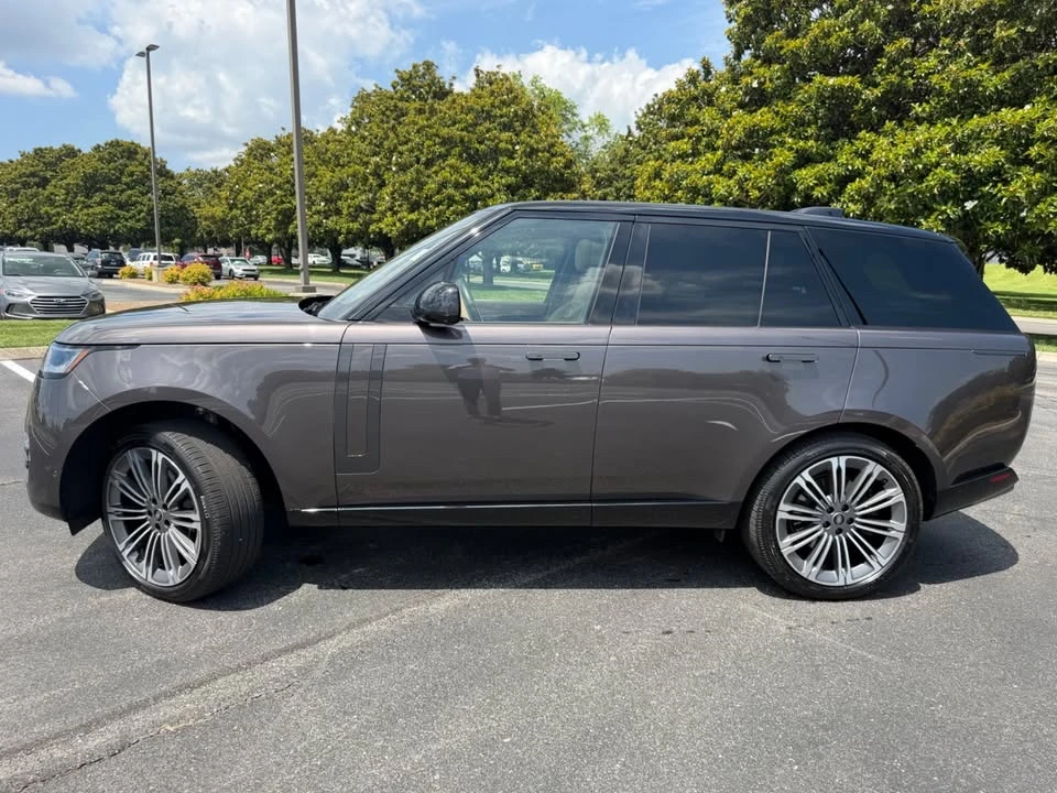 2025 Land Rover Range Rover L460 - Image 4 of 16