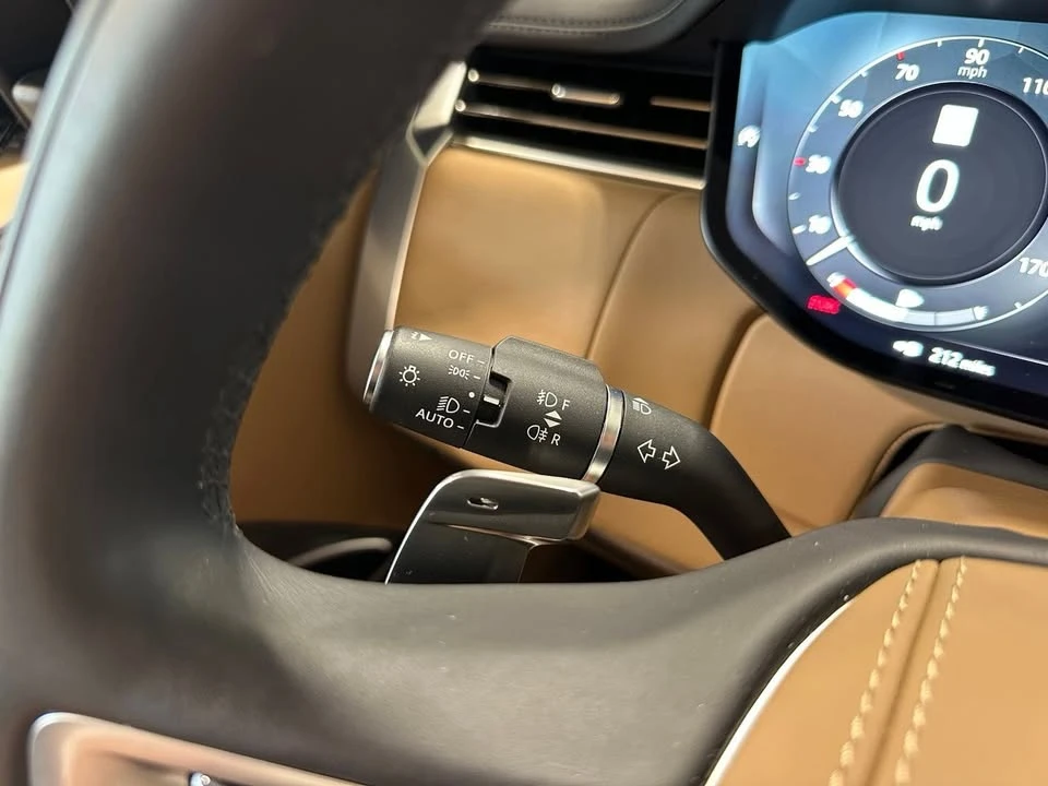 2025 Land Rover Range Rover L460 - Image 17 of 20