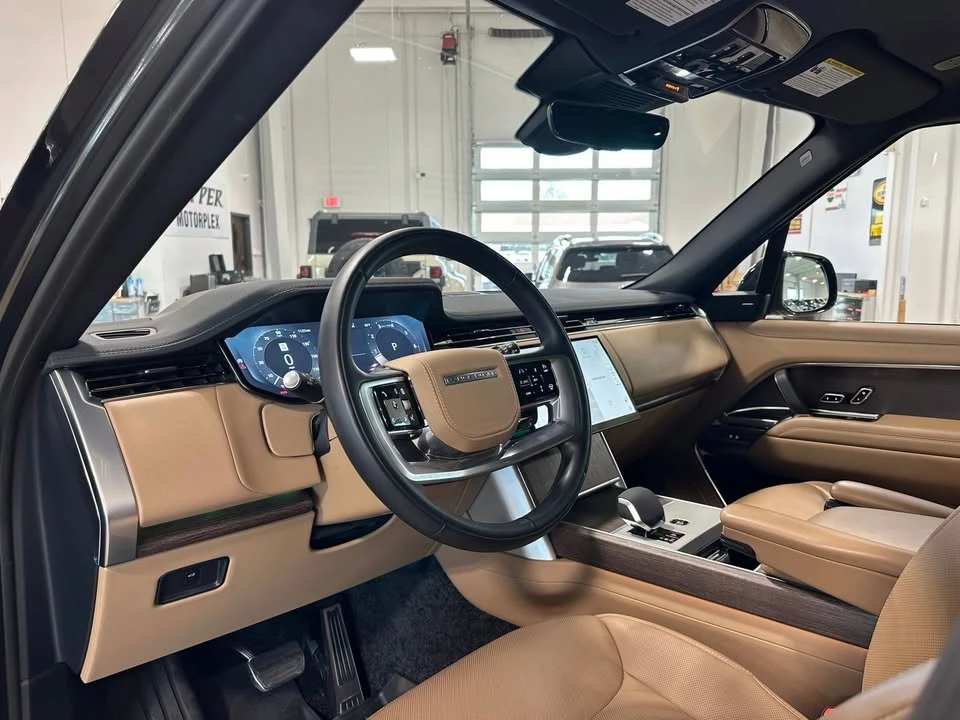 2025 Land Rover Range Rover L460 - Image 12 of 20