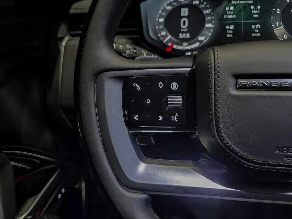 2025 Land Rover Range Rover L460 - Image 15 of 19