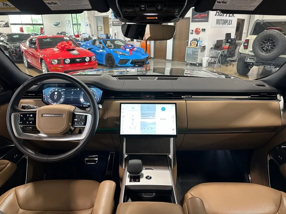 2025 Land Rover Range Rover L460 - Image 13 of 20