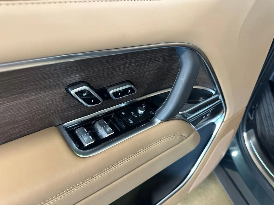 2025 Land Rover Range Rover L460 - Image 10 of 20