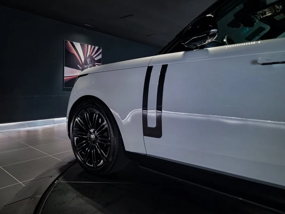 2025 Land Rover Range Rover L460 - Image 8 of 19