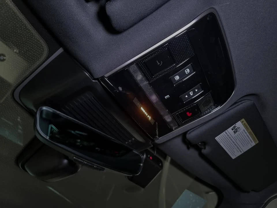 2025 Land Rover Range Rover L460 - Image 18 of 19
