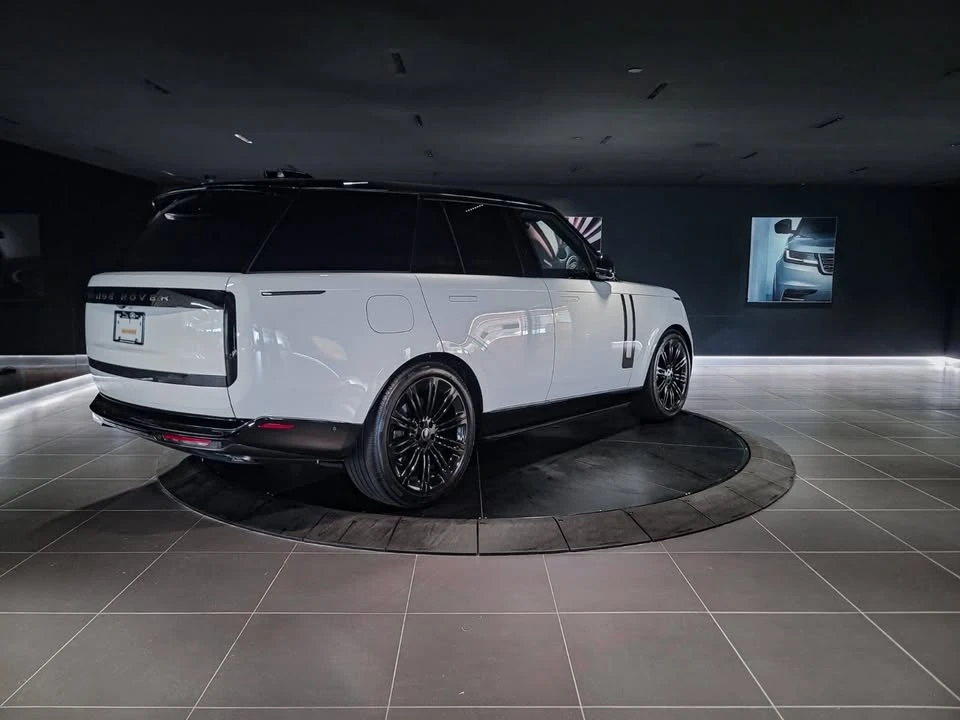 2025 Land Rover Range Rover L460 - Image 4 of 19