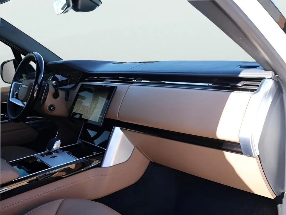2025 Land Rover Range Rover L460 - Image 9 of 20