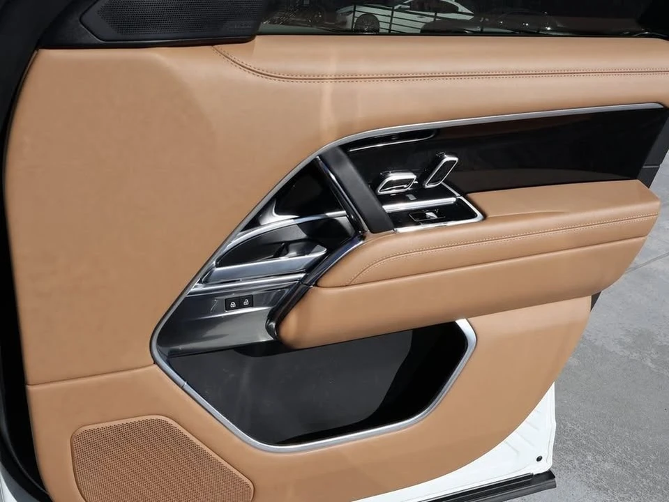 2025 Land Rover Range Rover L460 - Image 11 of 20